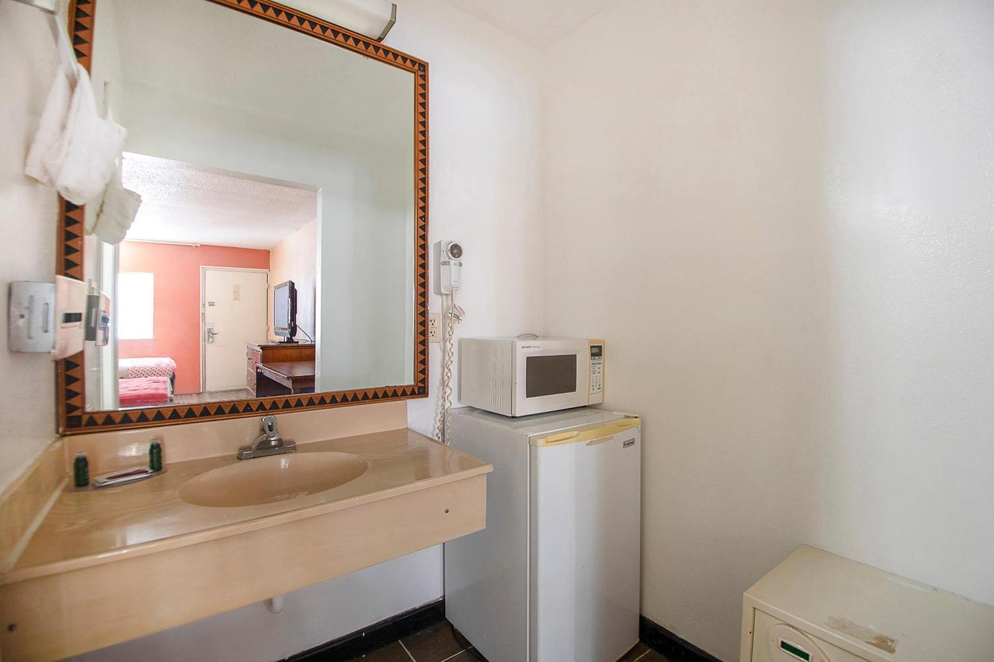 Hotel O Daylight Inn Elkhart I-90, In Екстериор снимка